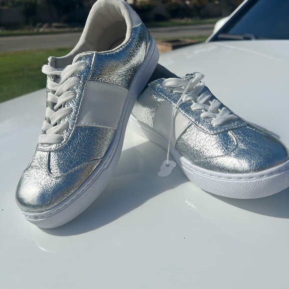 Shoe Dazzle Shoes - Shoe Dazzle Metallic Silver and White Sneakers
